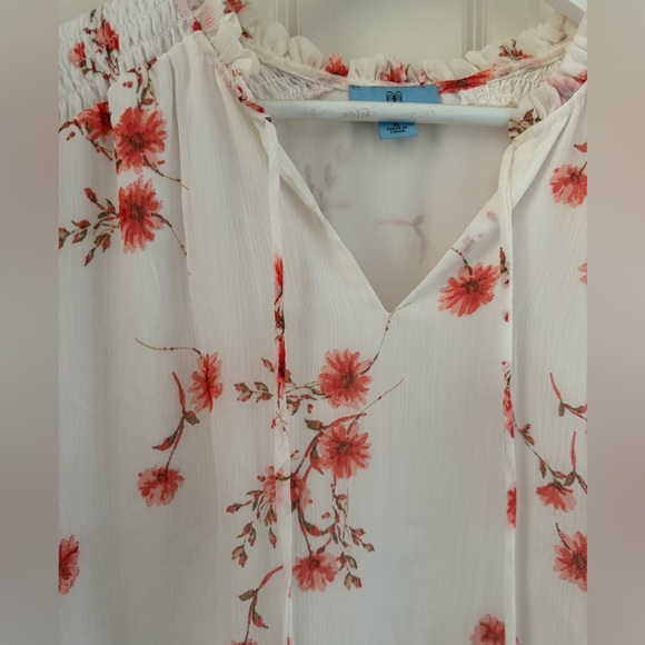 CeCe Short Sleeve Blouse - Picture 5 of 10